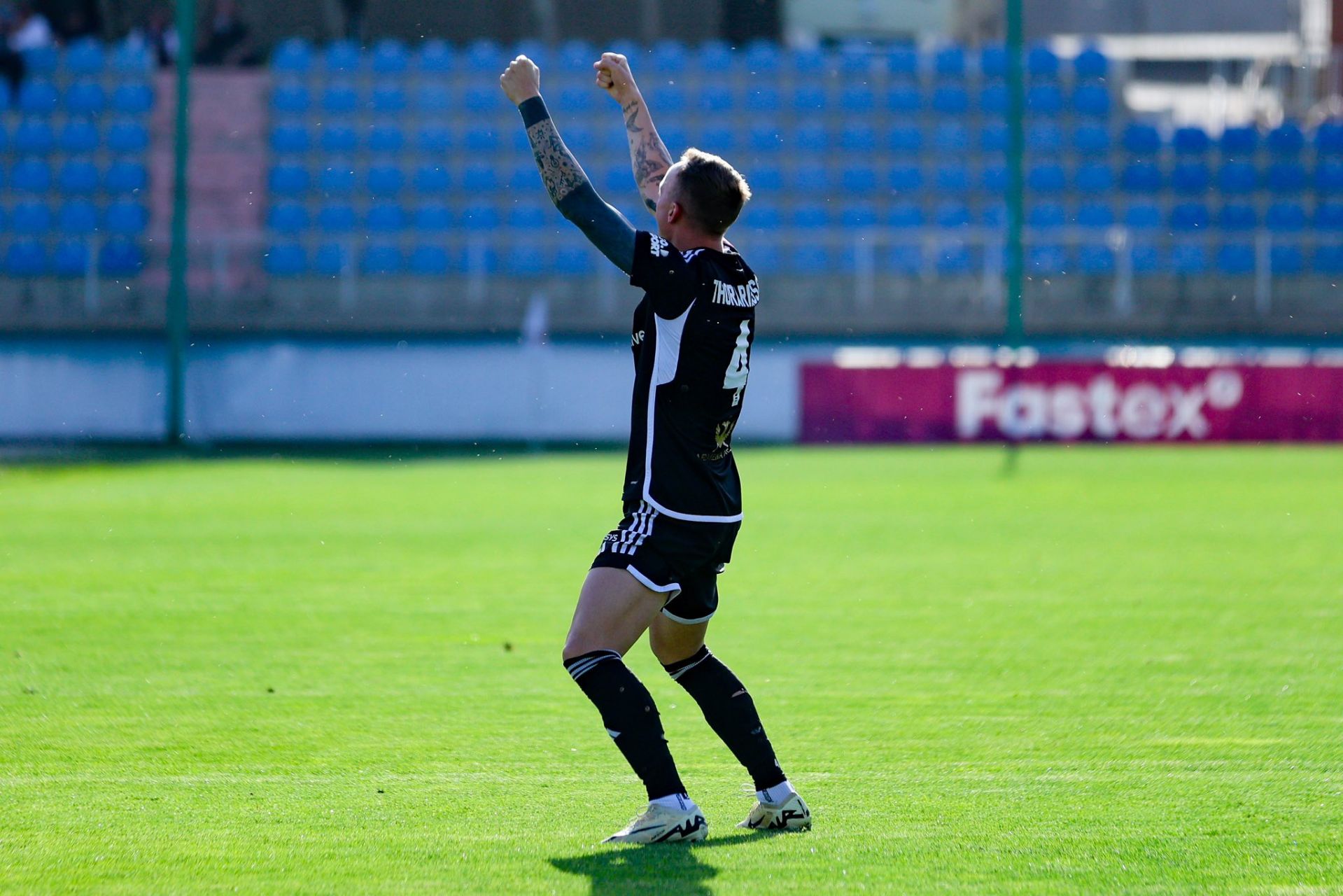 «Ուրարտու» 3:3 «Նոա»