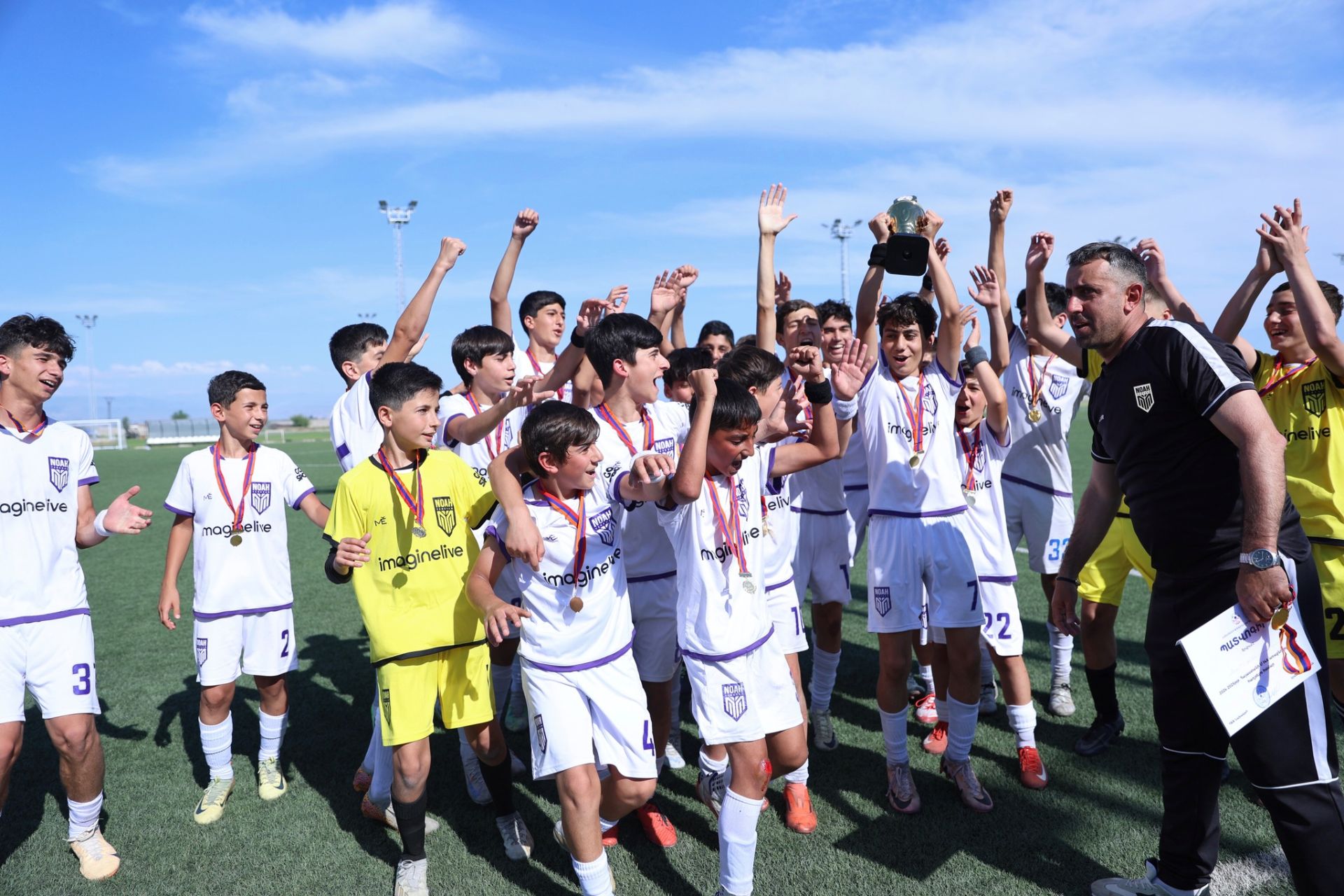 Noah–2011 team's award ceremony